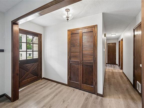 3rd image of 6804 N Agnes Ave