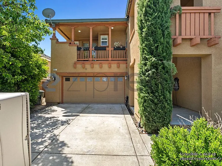 887 Hampton St — Photo 2