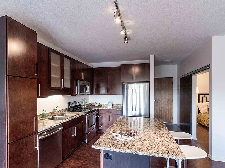 1800 Lake Apartments — Photo 12
