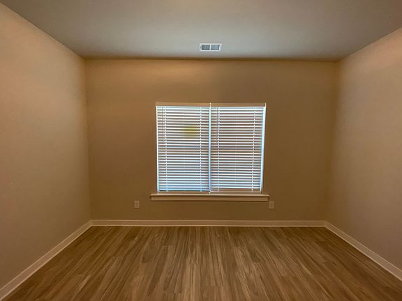 5th image of 540 Ridgeview Cir