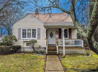 67 Brook St, Islip, NY 11751