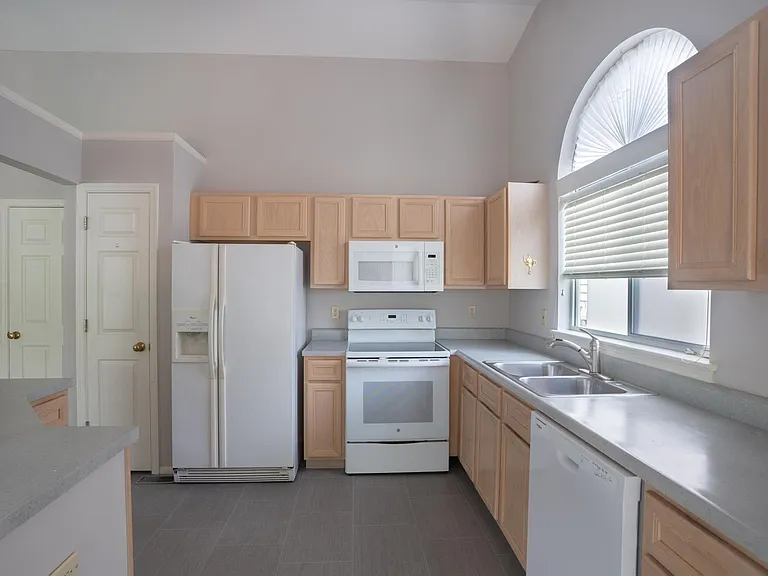 16944 Hickory Crest Dr — Photo 9