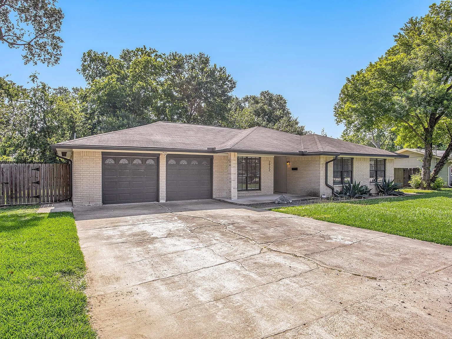 3 bed, 1.5 bath, 1240 sqft, $1,950 — Photo 3