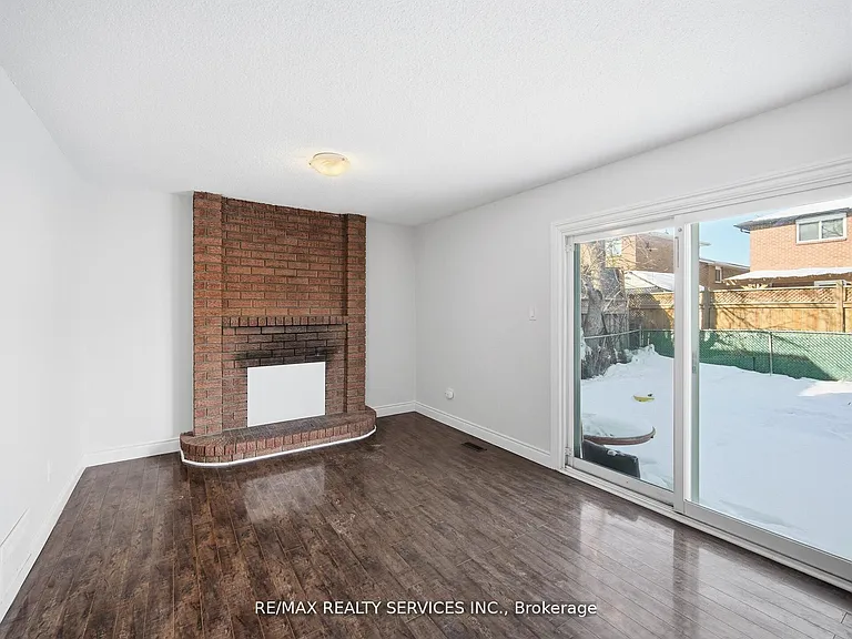 8 Deerpark Cres S #LOWER — Photo 12