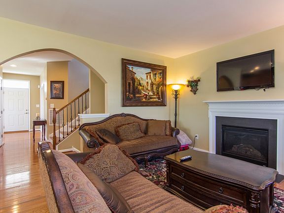 3rd image of 31 Kincaid Ln