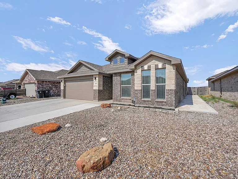 1103 Masquerade Blvd — Photo 2