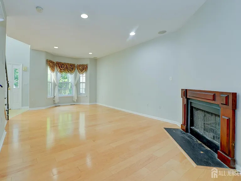 34 Forest Dr — Photo 5