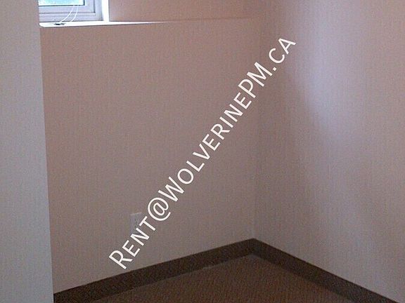 3rd image of 14 Columbia St W Room B-2
