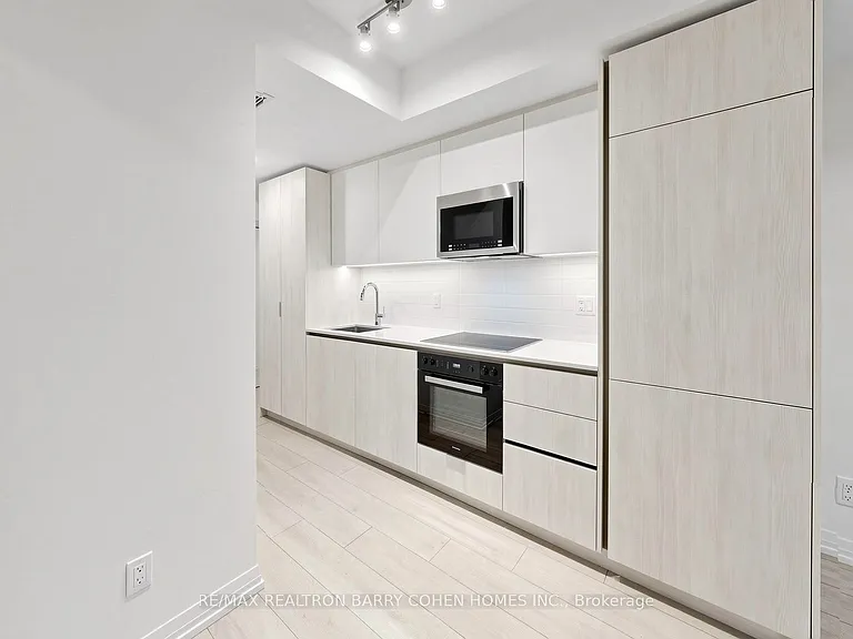 400 King St W #1922 — Photo 17