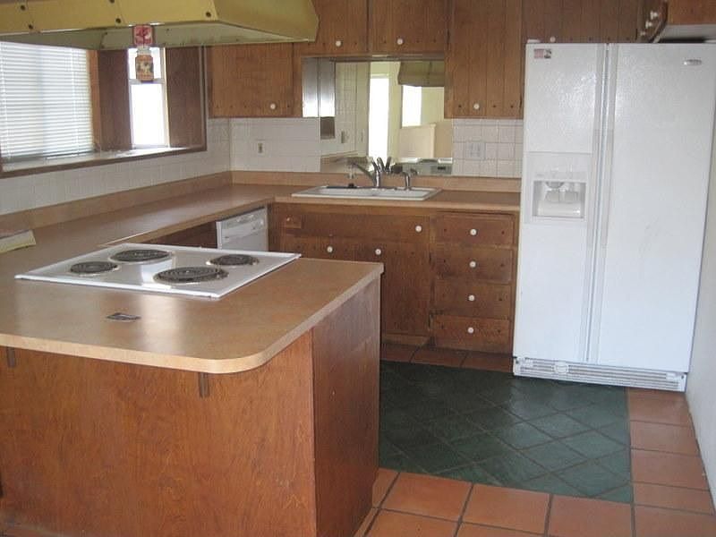 2nd image of 7653 Oakwood Ln
