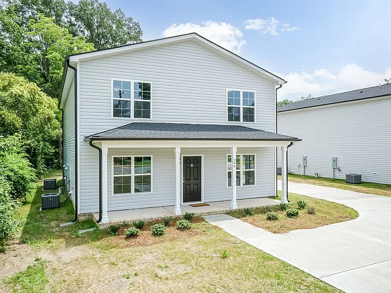 208 S Leslie St — Photo 1