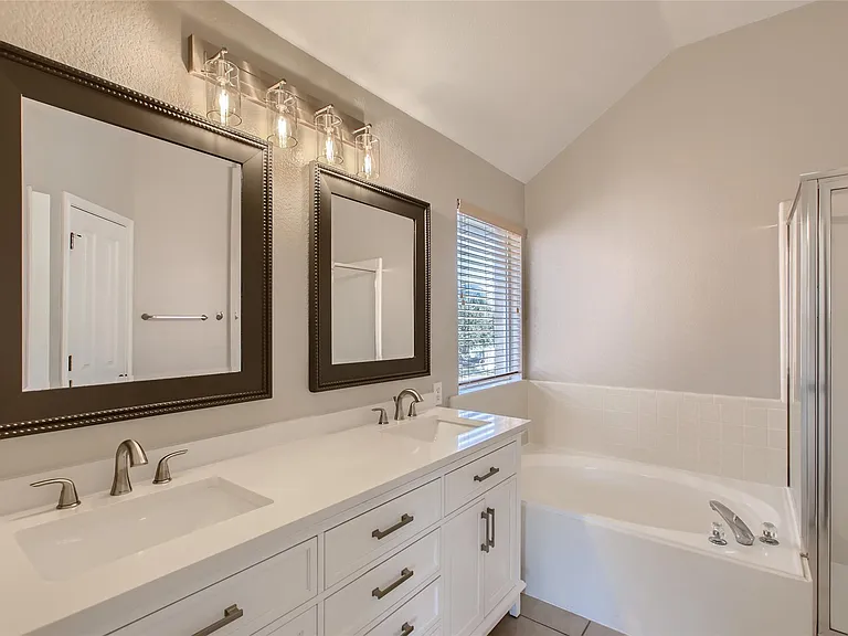 1001 Shadow Valley Cv — Photo 16