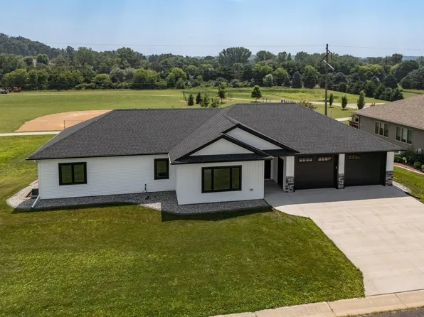 416 Brubaker Dr, Saint Charles, MN 55972