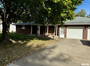 32 Margaret Ct, Pawnee, IL 62558