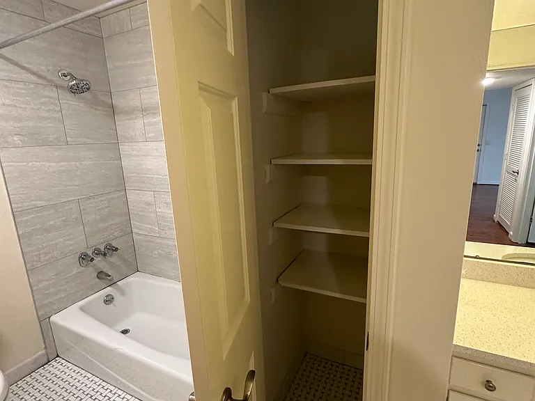 2905 Burch Ave #10 — Photo 41