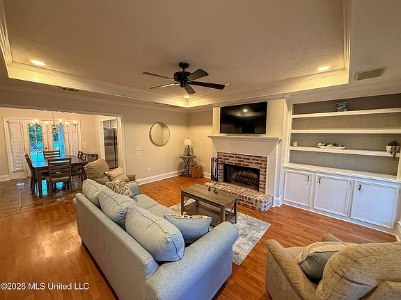 4th image of 120 Oak Grove Dr