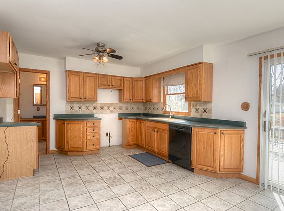 2nd image of 4513 Spruce Ln