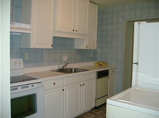 2nd image of 62 Kenwood Dr #A