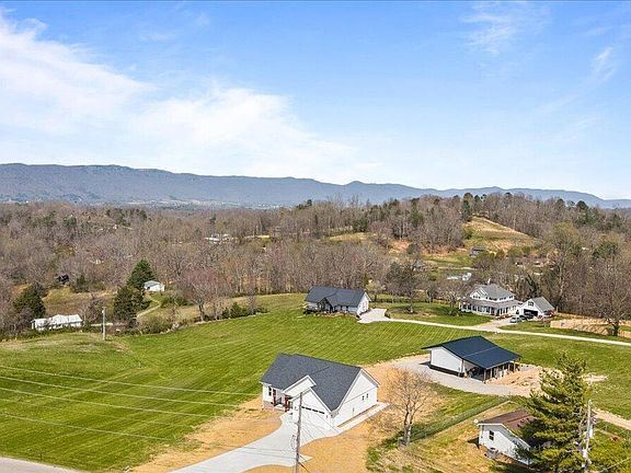 2nd image of 2271 Long Hollow Rd