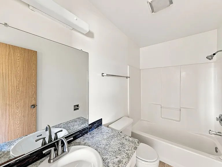 441 NE Kettle St #B101 — Photo 7