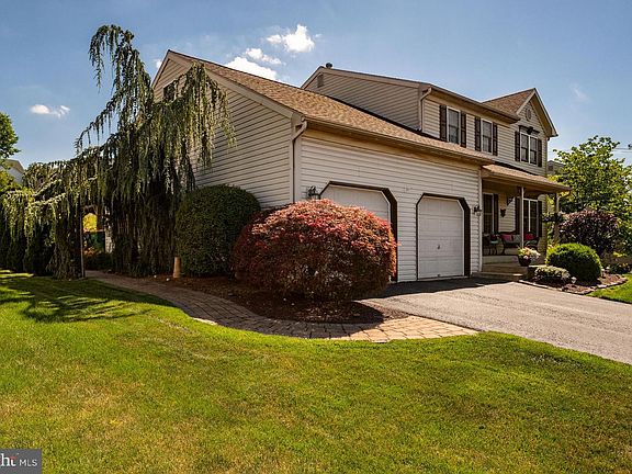 3rd image of 431 Augusta Dr E