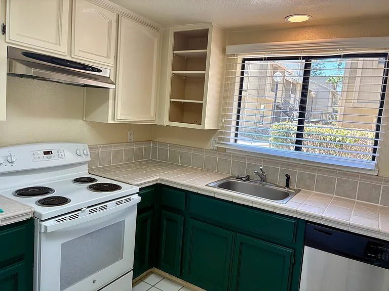 720 Sunrise Ave #41 — Photo 10