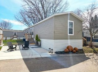 24 Wood Dr #33, Mankato, MN 56001