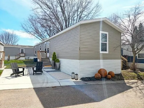 24 Wood Dr #33, Mankato, MN 56001