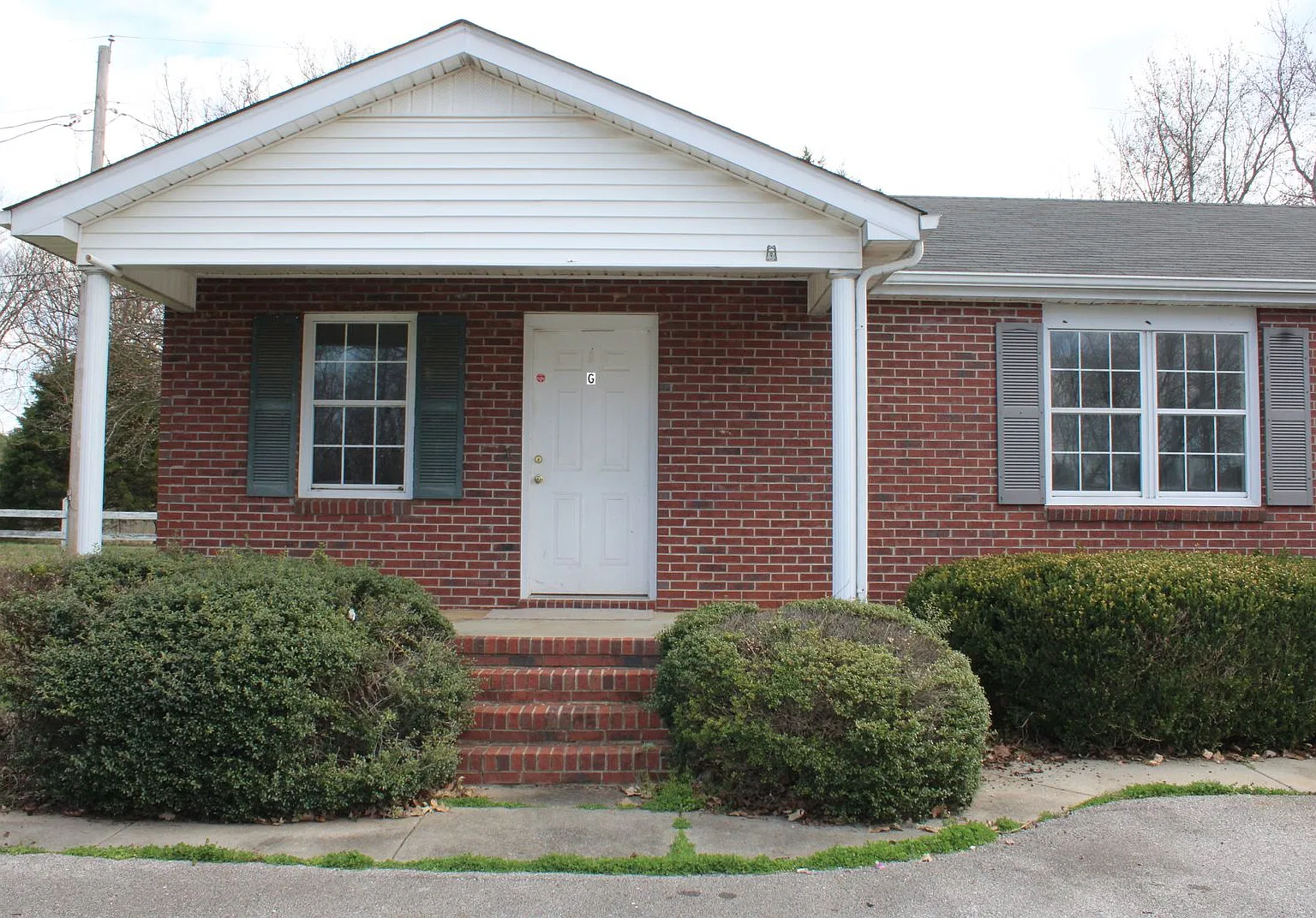 Duplex in East Limestone! Fresh paint and new LVP flooring! — Photo 1