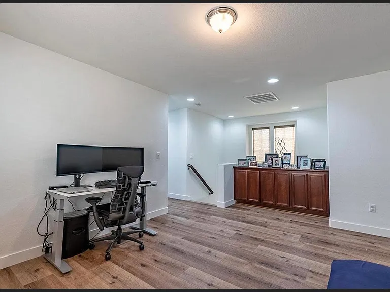 220 Candela Cir — Photo 14