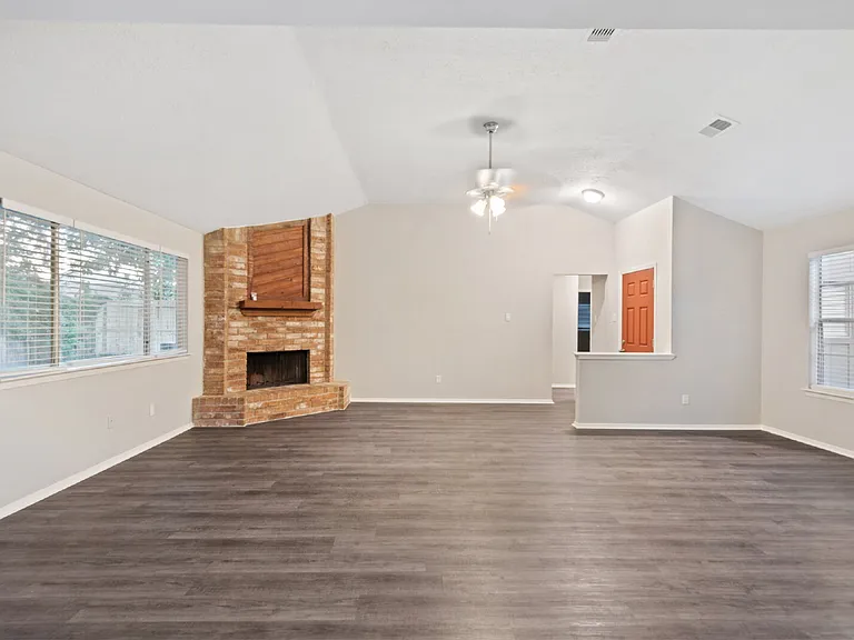 2411 Cypressvine Dr — Photo 9