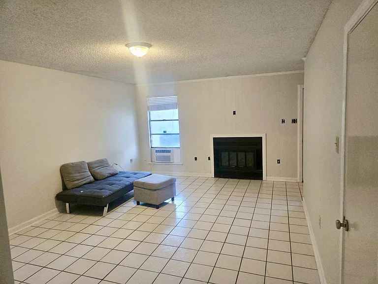 5135 S Oaks Dr — Photo 4