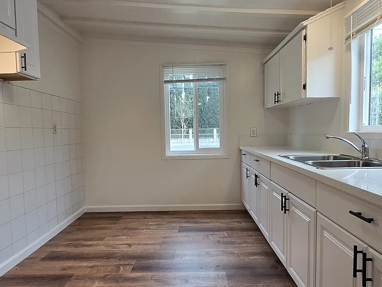 11415 Fairview St — Photo 10