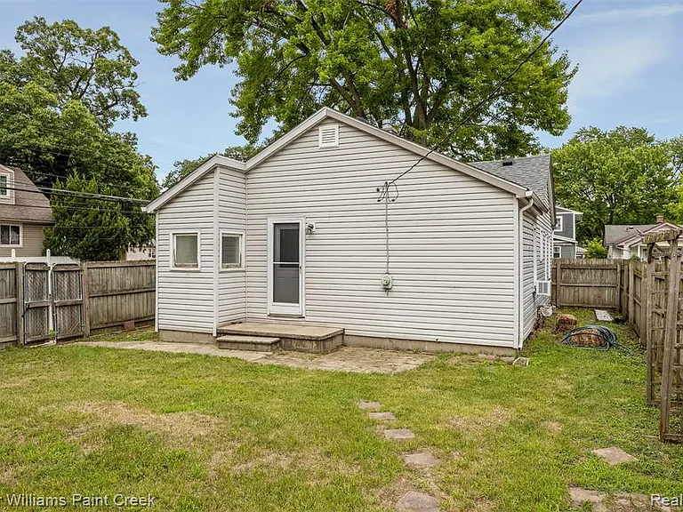 23465 Easterling Ave — Photo 19