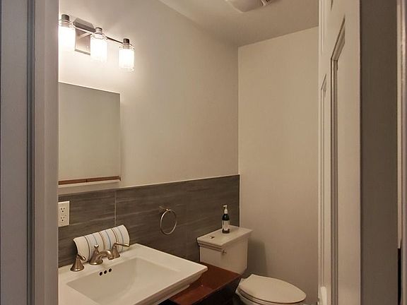 5th image of 696 Washington Ave #1
