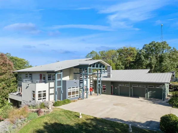 3810 Peterson Pl NE, North Liberty, IA 52317