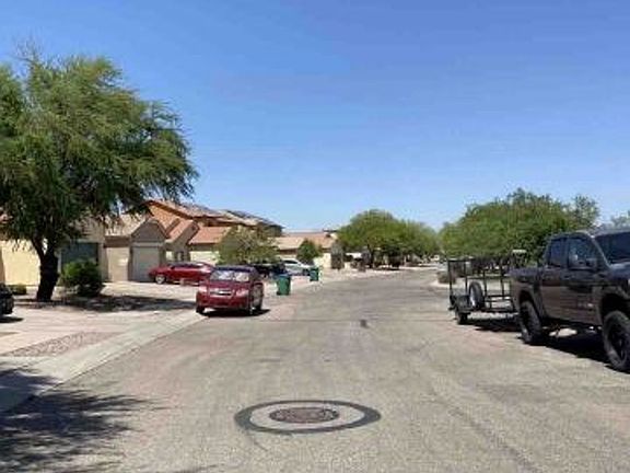 Exterior Neighborhood (street photo)