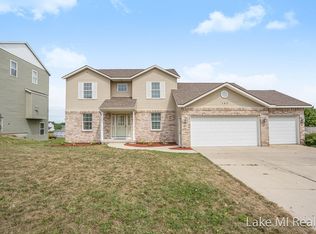 182 Highlander Dr NE, Rockford, MI 49341
