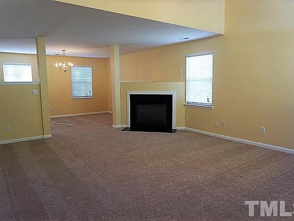 4th image of 207 Gladstone Dr
