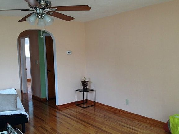 4th image of 1019 Wilson St SE