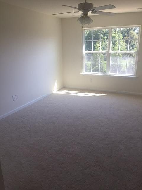 2nd image of 124 Sunnyview Ln