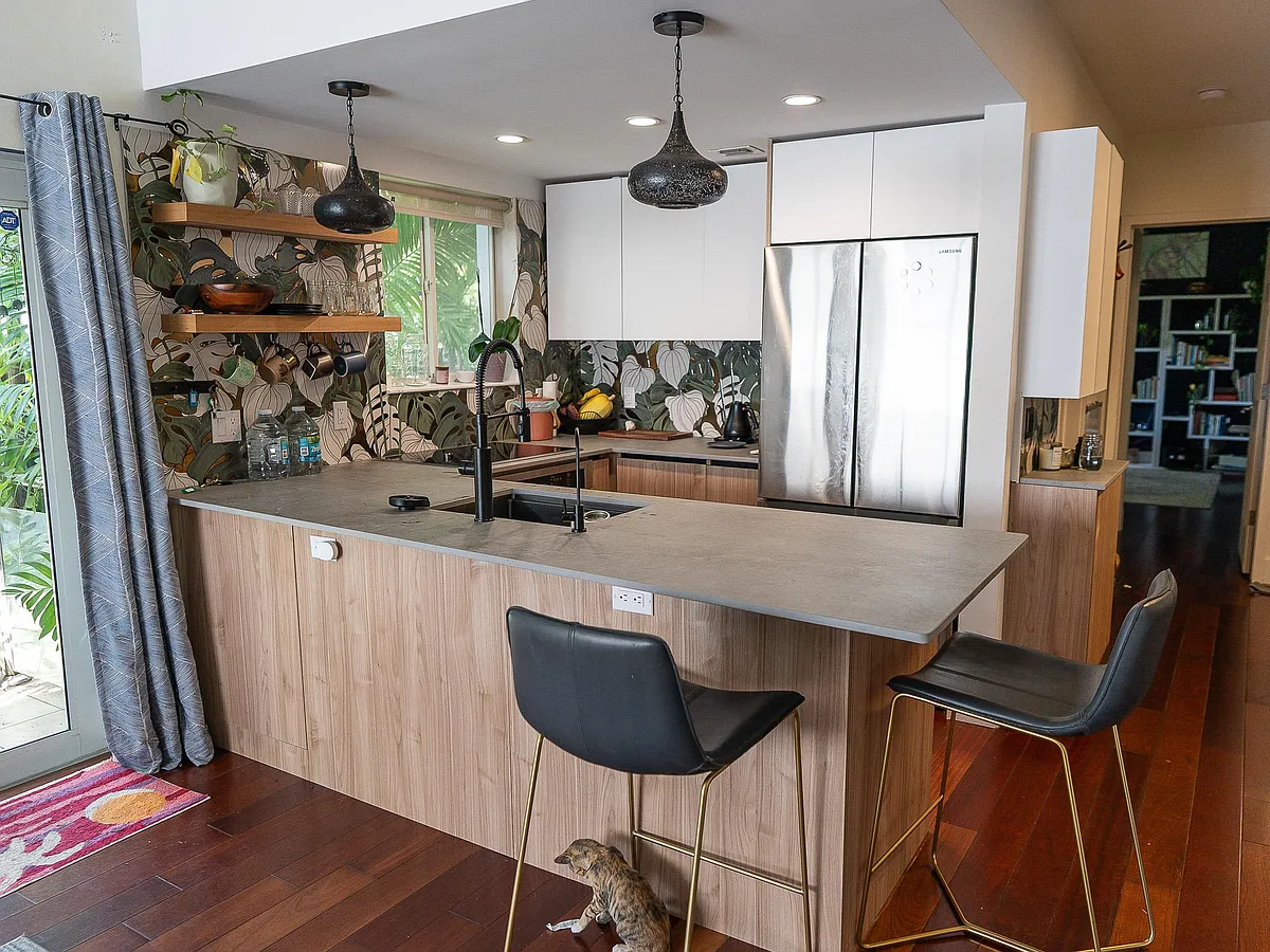Building Photo - 741 6th St #101