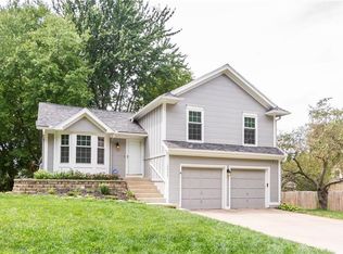 12492 S Brougham Dr, Olathe, KS 66062