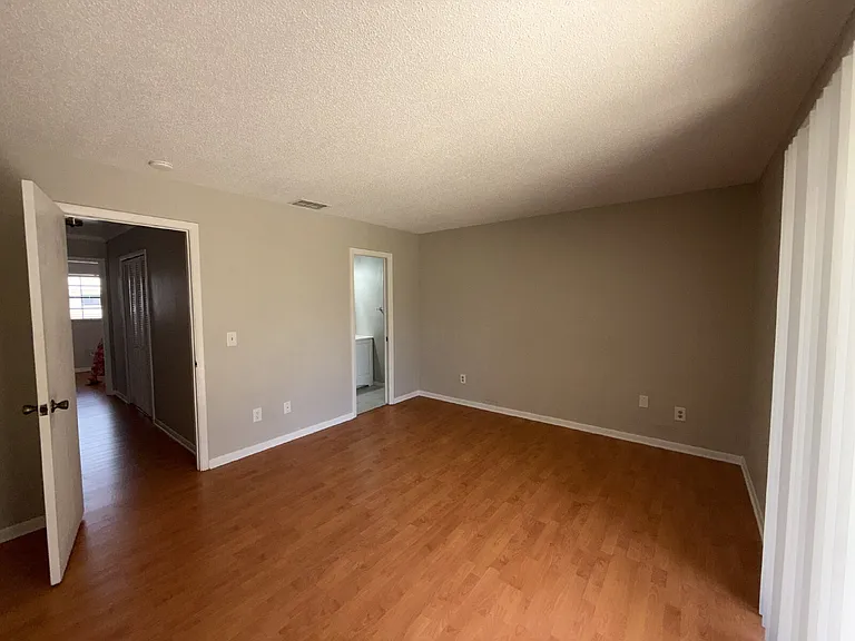 255 Paradise Blvd #10 — Photo 13