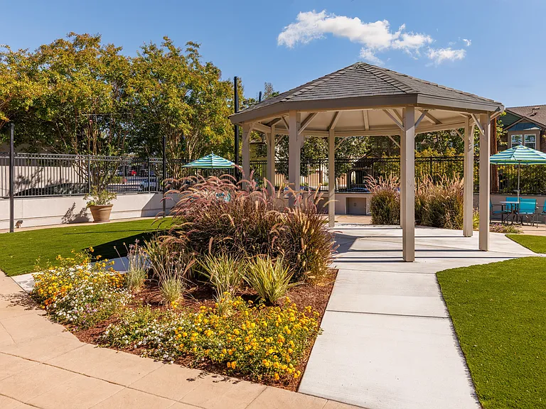 Catalina Crest Apartments — Photo 9