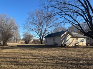 514 S 15th St, Estherville, IA 51334