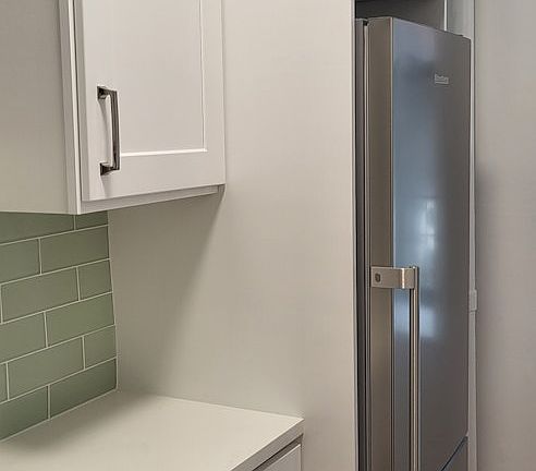 2nd image of 412 E 9th St APT 1