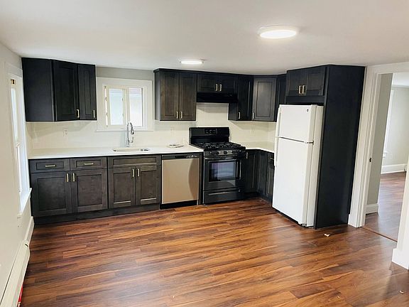 3rd image of 39 Hazel St Floor 2