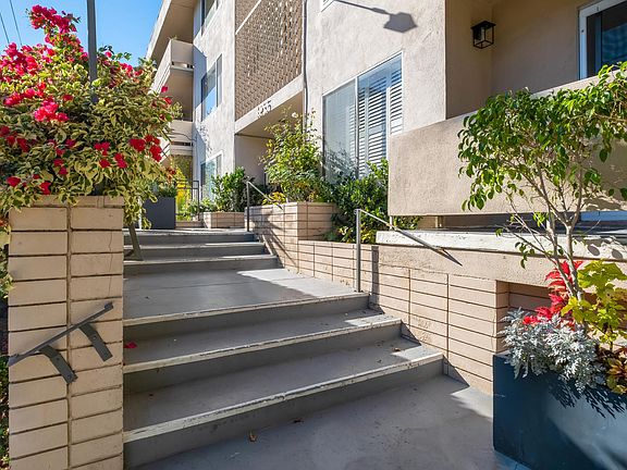 2nd image of 1955 Tamarind Ave APT 8