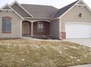 15025 Lakeview Dr, Basehor, KS 66007